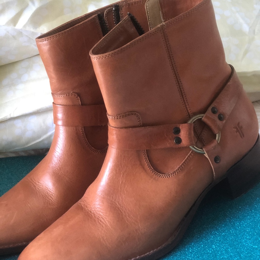 Women's Frye Dara Harness Short Boot, Tan Leather